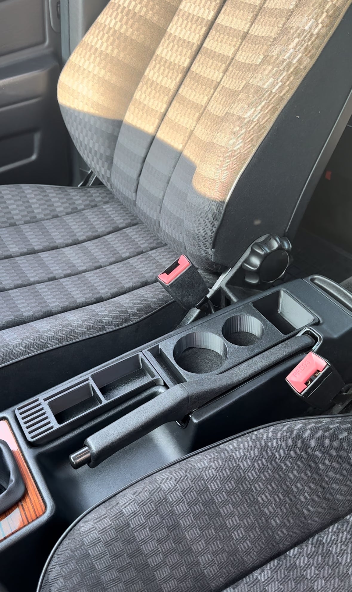 Cup holder i schowek do konsoli środkowej Mercedes W201 190E