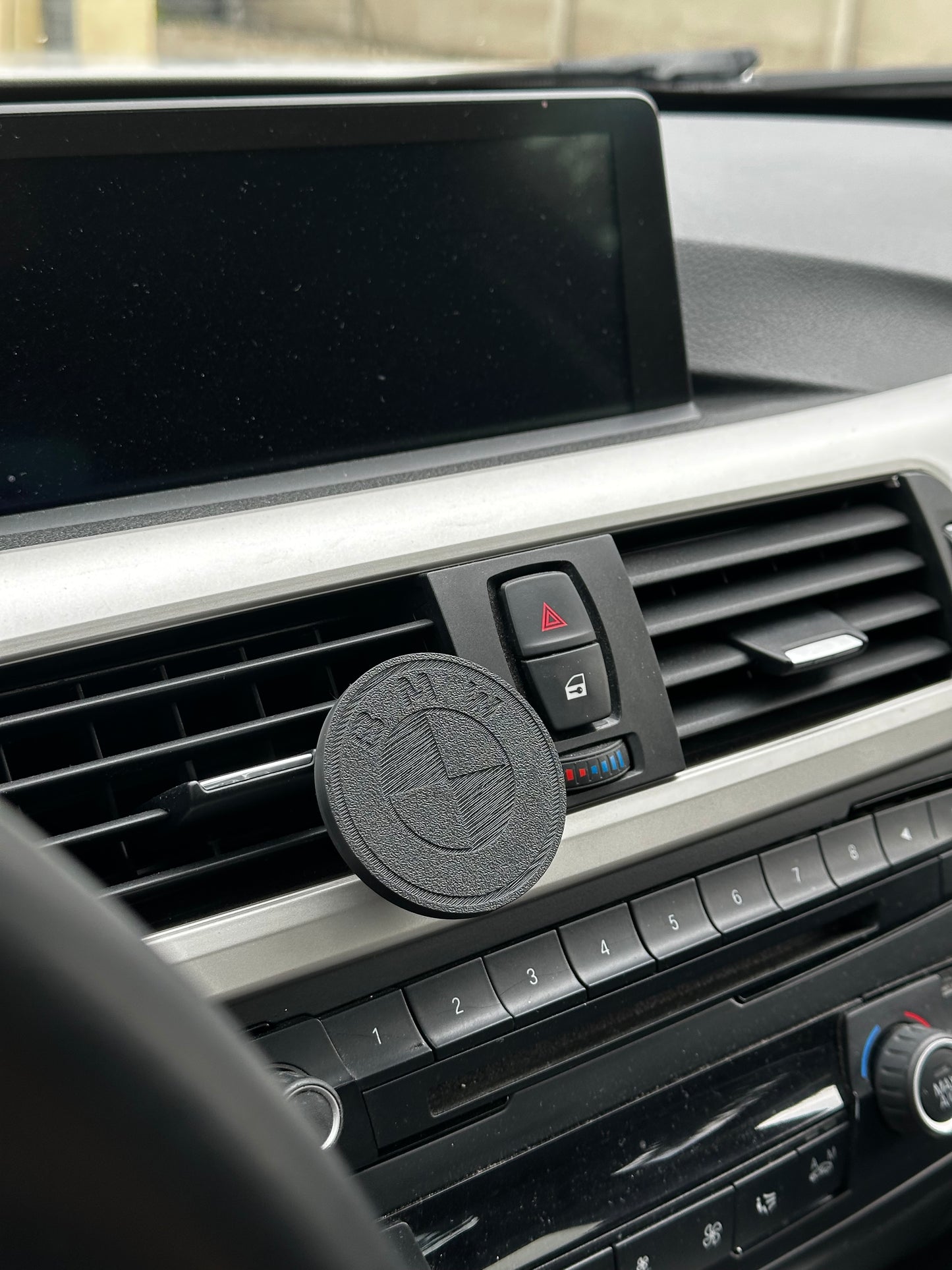 🚗 Magnetyczny uchwyt samochodowy MagSafe do kratki wentylacyjnej
